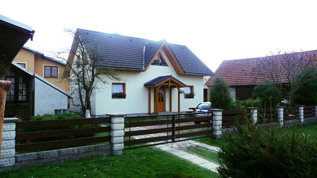 Chalupa Baran Bešeňová Buitenkant foto